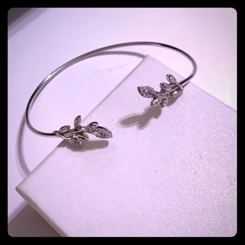 1/6 ct. tw. Diamond Leaf Sterling Silver Bracelet